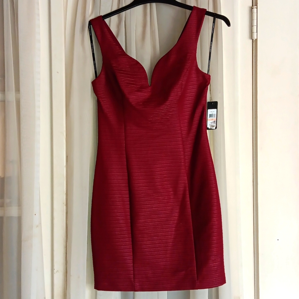 Beautiful fitting guess Los Angeles dress